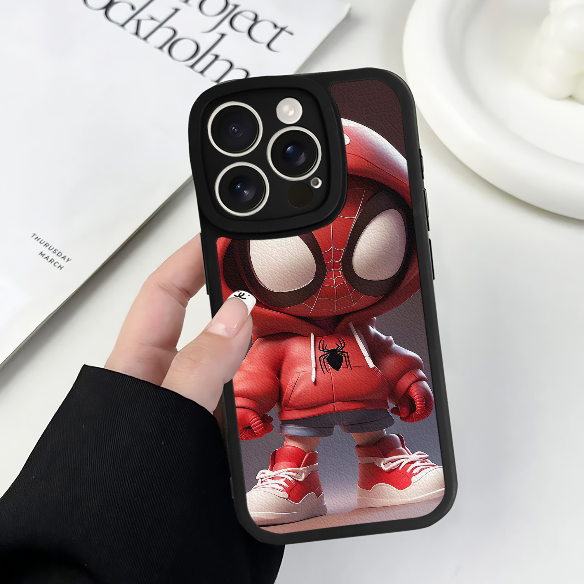 （画像用） Spider Man スパイダーマン 【iPhone 16シリーズ対応】シリコンスマホケース（レザー調） 材質：シリコン